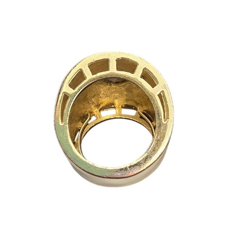Beautiful cream and gold ring with vibrant blue stone. - Picture 3 of 5